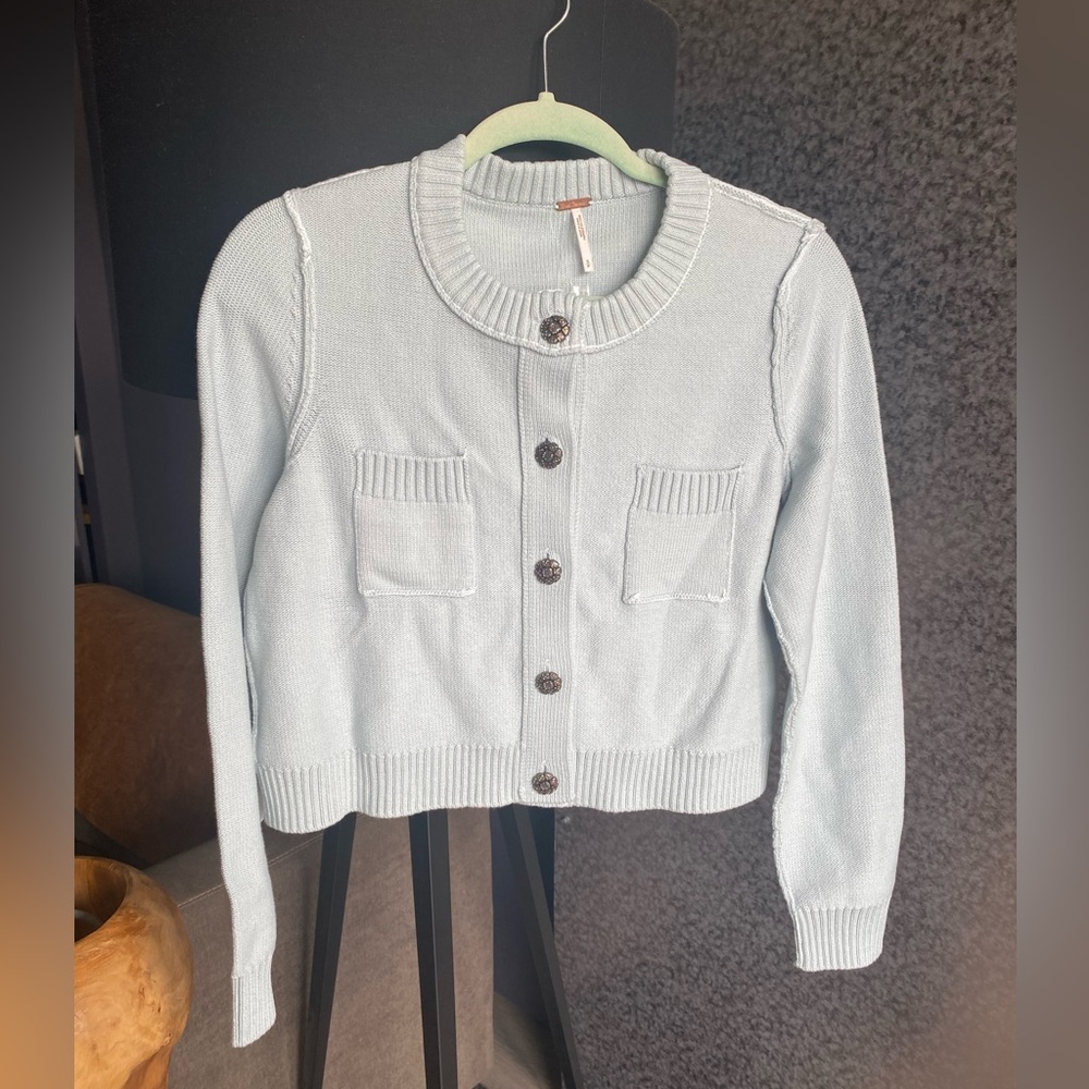 Free People Crop Sweater with fancy buttons (S)